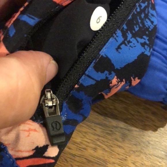 Lululemon Tracker Shorts in Paint Storm Harbor Blue Multi 6 - Picture 6 of 6